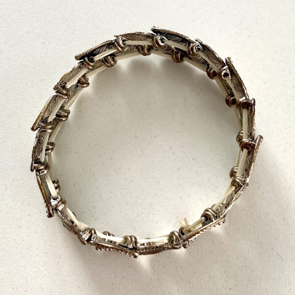 Silver leaf stretch bracelet - Picture 3 of 5